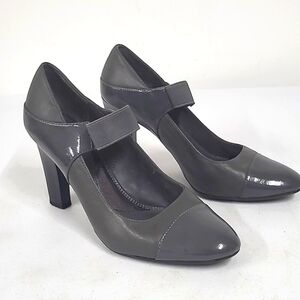 Vera Wang AZALEA LEAD heels like new size 6.5.